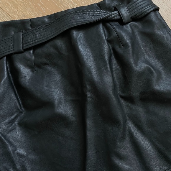 Topshop front zip faux leather mini skirt - Picture 4 of 4